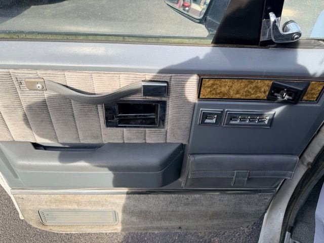 1990 Chevrolet Suburban Base