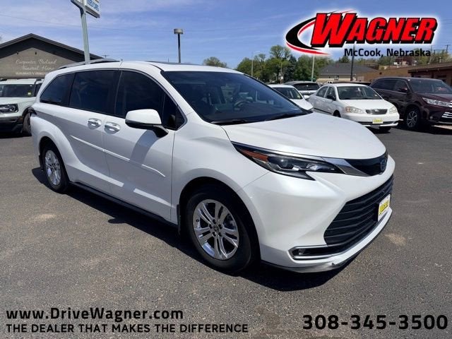 2024 Toyota Sienna Platinum 7-Passenger Hybrid AWD's photo