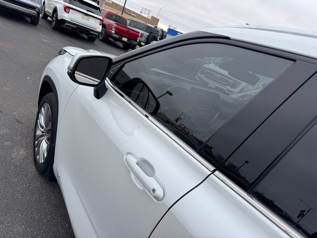 2022 Toyota Highlander Hybrid Platinum