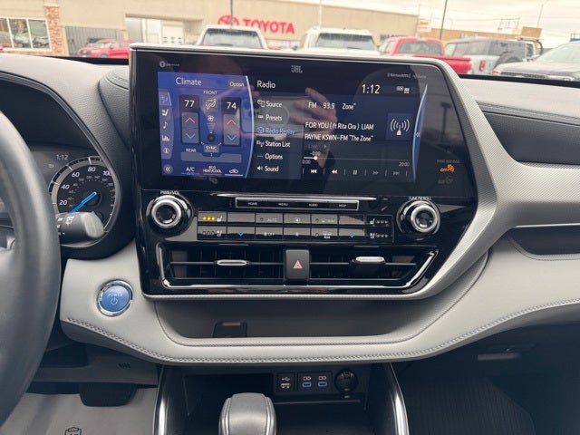 2022 Toyota Highlander Hybrid Platinum