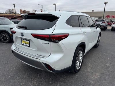 2022 Toyota Highlander Hybrid Platinum