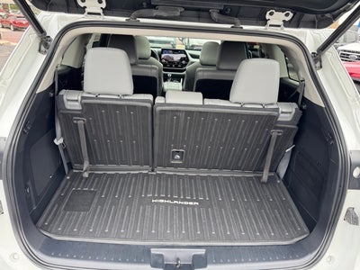 2022 Toyota Highlander Hybrid Platinum