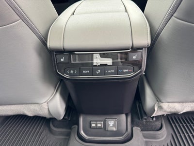 2022 Toyota Highlander Hybrid Platinum