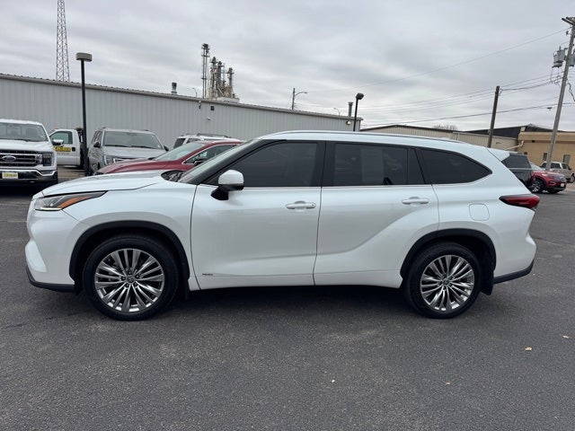 2022 Toyota Highlander Hybrid Platinum