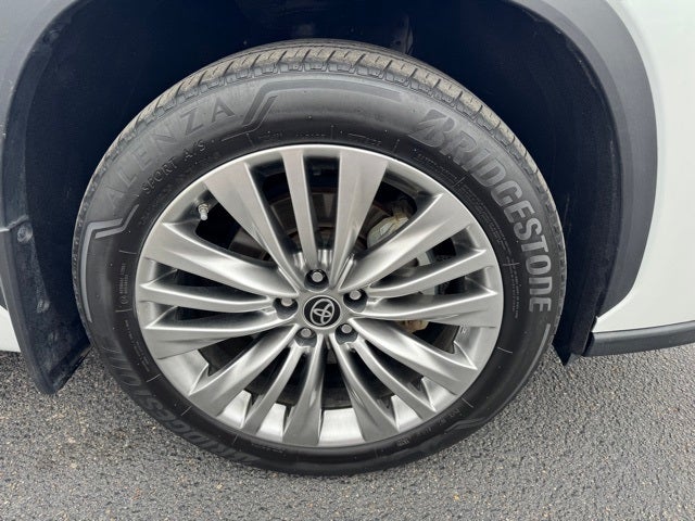 2022 Toyota Highlander Hybrid Platinum