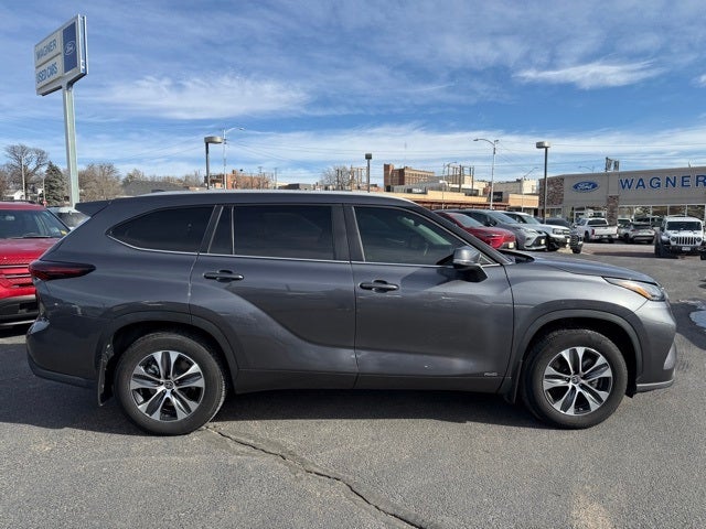 2024 Toyota Highlander Hybrid XLE