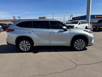 2023 Toyota Highlander Platinum