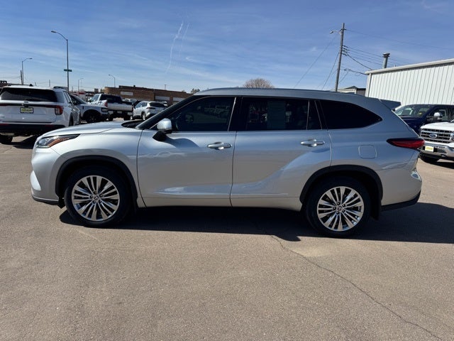2023 Toyota Highlander Platinum