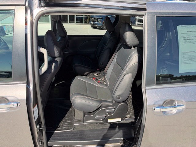 2018 Toyota Sienna SE 8 Passenger