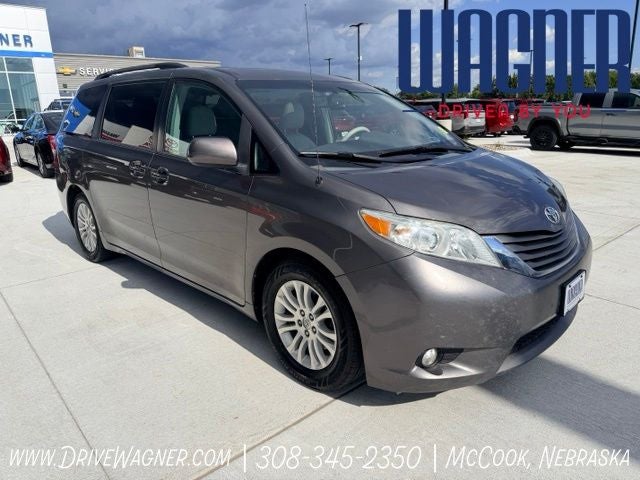 2014 Toyota Sienna XLE 8 Passenger