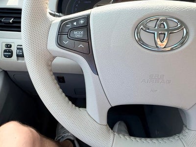 2014 Toyota Sienna XLE 8 Passenger