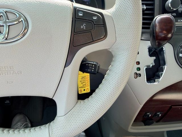 2014 Toyota Sienna XLE 8 Passenger