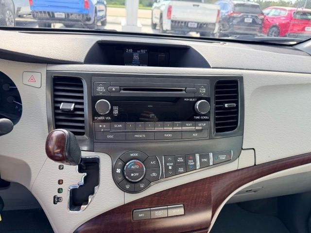 2014 Toyota Sienna XLE 8 Passenger