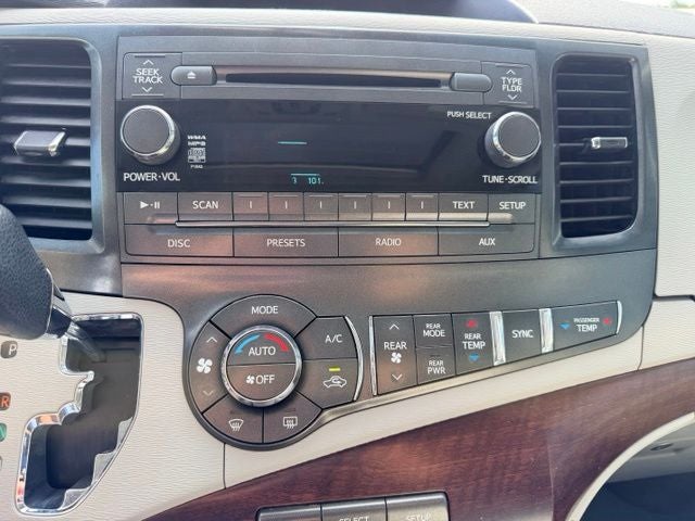 2014 Toyota Sienna XLE 8 Passenger