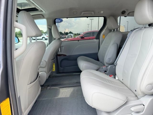 2014 Toyota Sienna XLE 8 Passenger