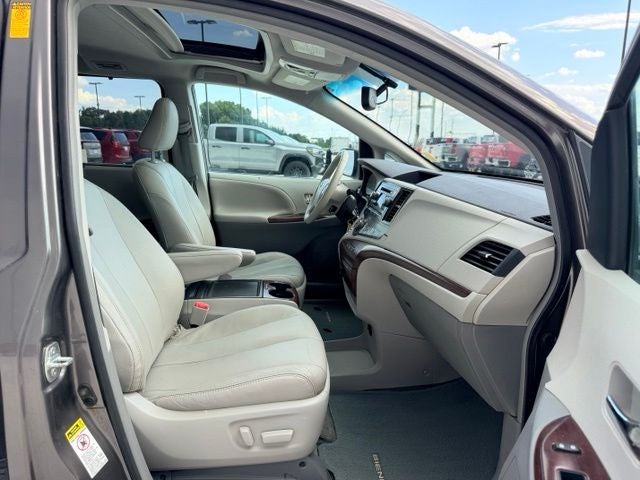 2014 Toyota Sienna XLE 8 Passenger