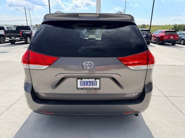 2014 Toyota Sienna XLE 8 Passenger