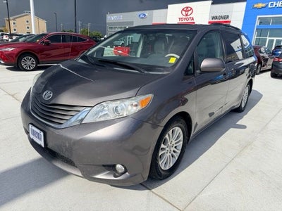 2014 Toyota Sienna XLE 8 Passenger
