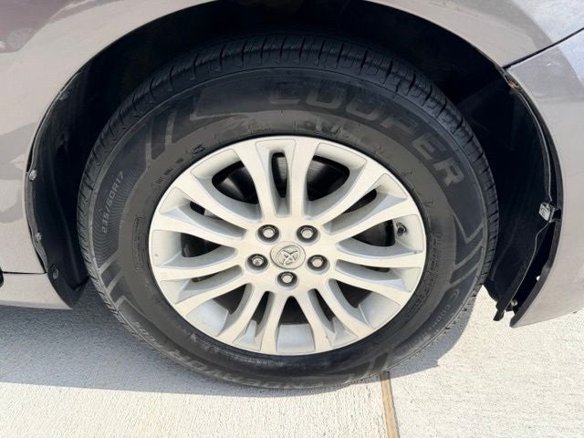 2014 Toyota Sienna XLE 8 Passenger